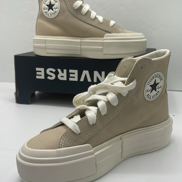 Converse WMNS Platform Sneakers A07209C
CTAS CRUISE HI
NUTTY GRANOLA/EGRET/BLACK - Picture 14 of 16